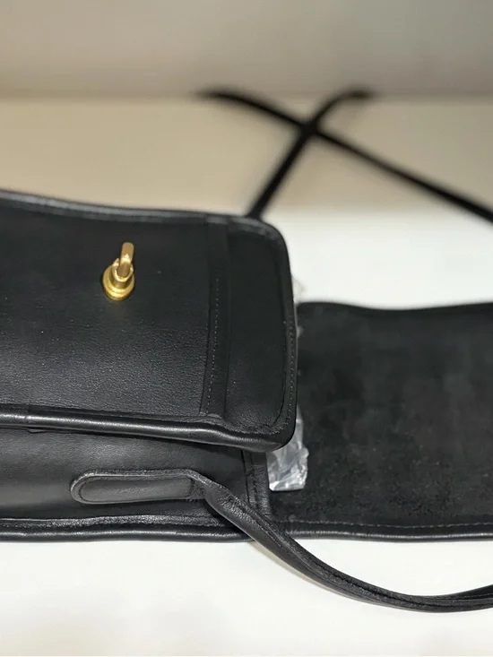 Vintage Coach Scooter Bag (#9893) Black Leather Crossbody with Brass Turn-Lock - Picture 4 of 9